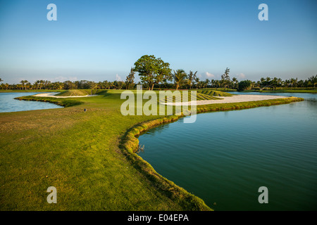 Golf tropical au coucher du soleil, la République dominicaine, Punta Cana Banque D'Images