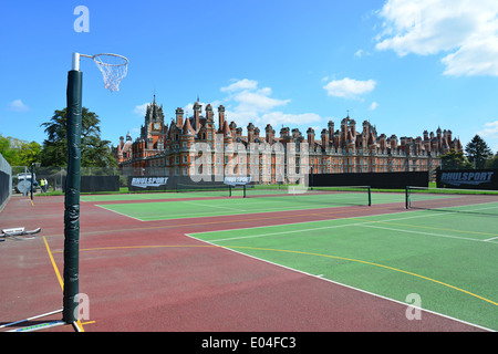 Le bâtiment du Fondateur et des courts de tennis, Royal Holloway, Université de Londres, Egham Hill, Egham, Surrey, Angleterre, Royaume-Uni Banque D'Images