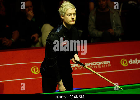 Sheffield, Yorkshire, UK. 01 mai, 2014. Neil Robertson en action contre Mark Selby au 2014 Dafabet World Snooker Championship semi finale, 1e sessions (meilleur de 33 frames a joué plus de 4 séances), Crucible Theatre, Sheffield, Yorkshire, Angleterre. Credit : Jimmy Whhittee/Alamy Live News Banque D'Images