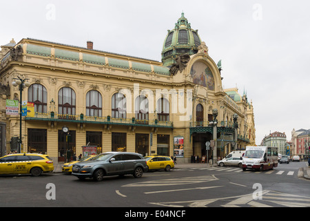 La Maison Municipale (Smetana Hall), construit en 1912. Bâtiment de style Art Nouveau. Sur la mosaïque de façade, de Karel Spillar fait main Banque D'Images