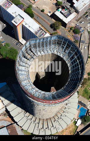 Vue aérienne de Ponte City, plus grand immeuble d'Hillbrow, Johannesburg Afrique du Sud. Banque D'Images