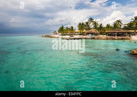 Un restaurant en plein air sur une jolie plage. Cozumel, Mexique. Banque D'Images