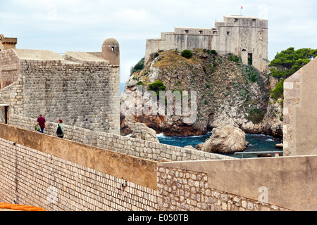 La ville de Dubrovnik en Croatie. Du patrimoine culturel mondial de l'Unesco. Mur de la ville, die Stadt Dubrovnik en Croatie. Weltkulture l'Unesco Banque D'Images