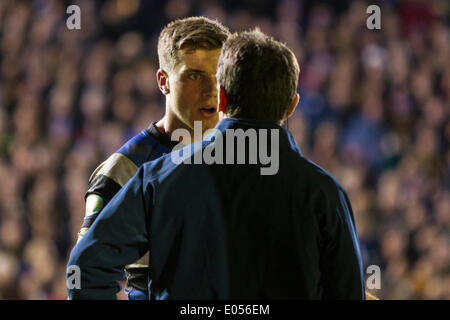 Bath, Royaume-Uni. 09Th Mai, 2014. George FORD (Rugby) manifestations contre une décision arbitrale au père et baignoire Directeur de Rugby Mike Ford pendant le match Aviva Premiership entre Bath et Northampton Saints au Recreation Ground. Credit : Action Plus Sport/Alamy Live News Banque D'Images