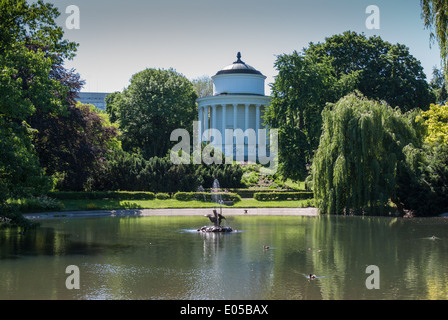 Lac et château d'eau, Ogród Saski (jardin Saxon), Varsovie, Pologne Banque D'Images