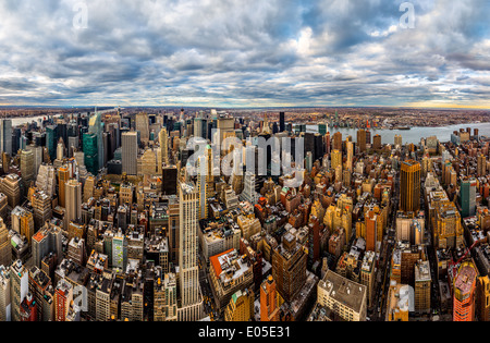 New York Midtown gratte-ciel sur un jour nuageux Banque D'Images