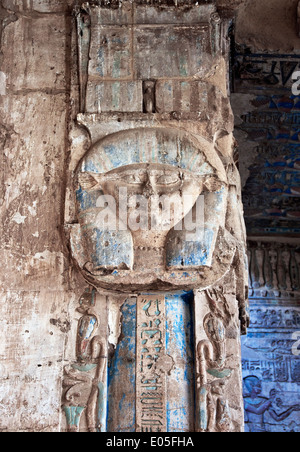 Deir el Medina,Luxor Cisjordanie : temple de déesse Hathor.Une sculpture du goddes. Banque D'Images