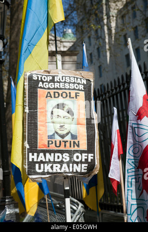 L'Ukraine Pro Demo deux plaques sur Whitehall - Londres SW1 - UK Banque D'Images