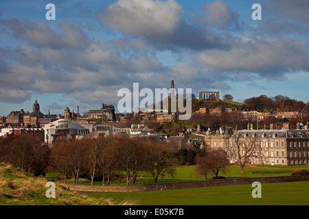 Le palais de Holyrood et de la capitale écossaise de Holyrood Park, Edinburgh Scotland, UK Banque D'Images