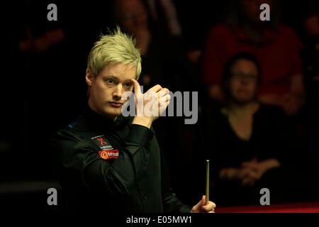 Sheffield, Royaume-Uni. 06Th Mai, 2014. Neil Robertson en action contre Mark Selby au 2014 Dafabet World Snooker Championship semi finale, 3e sessions (meilleur de 33 frames a joué plus de 4 séances), Crucible Theatre, Sheffield, Yorkshire, Angleterre. © Plus Sport Action/Alamy Live News Banque D'Images