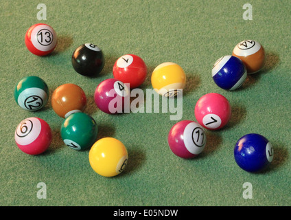 Boules de billard sur toile verte - disorder Banque D'Images