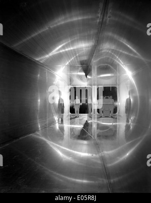 Le tunnel aérodynamique supersonique Abe Silverstein, nommé d'après l'ingénieur de la NASA Abe Silverstein, est une installation historique importante pour tester les technologies aérospatiales, en particulier pour le vol supersonique. Cette soufflerie a fait partie intégrante de l'avancement des conceptions d'avions et de véhicules spatiaux. Banque D'Images