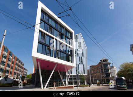 Nottingham, Royaume-Uni 3e mai 2014. L'Université de Nottingham Trent's Byron bâtiment est l'un des 11 bâtiments sélectionnés pour la Royal Institute of British Architects (RIBA) East Midlands award. Les £60m bâtiment abrite le Student's Union. Les gagnants seront annoncés à la RIBA East Midlands et le dîner annuel de remise des prix à l'Université le 15 mai. Mark Richardson/Alamy Live News Banque D'Images