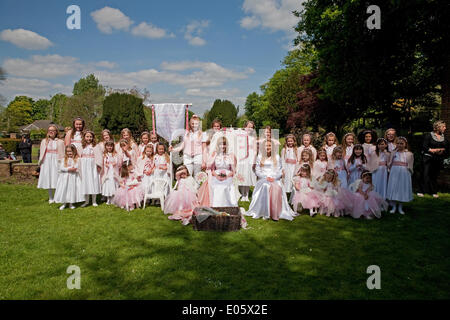 Orpington, Kent, UK. 3e mai 2014. Le maire de Bromley assis et regardé le couronnement de l'Orpington peut imprimeur 2014 Credit : Keith Larby/Alamy Live News Banque D'Images