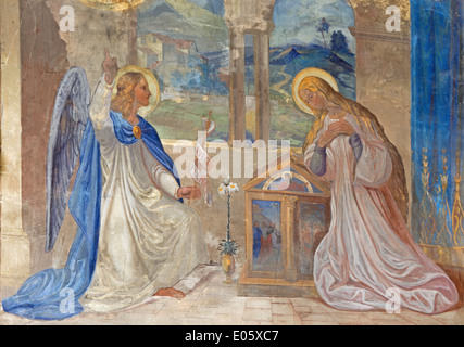 ROZNAVA, SLOVAQUIE - avril 19, 2014 : fresque de l'annonciation par Kolbay 1849-1912 (1863) dans la cathédrale. Banque D'Images