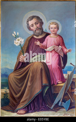 ROZNAVA, SLOVAQUIE - avril 19, 2014 : Peinture de St.Joseph de 19. 100. Dans la cathédrale par 'Fabricant' (1907) Banque D'Images
