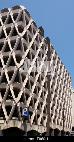 Parking brutaliste Welbeck Street, Londres conçu par Michael Blampied en 1969 Banque D'Images