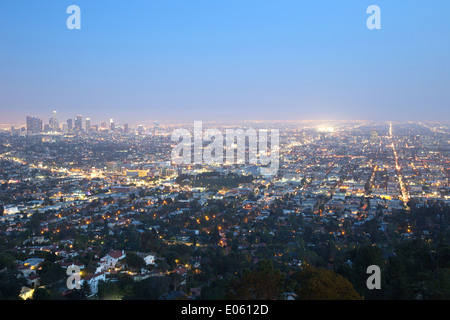 Los Angeles City skyline et édifices du centre-ville de nuit Banque D'Images