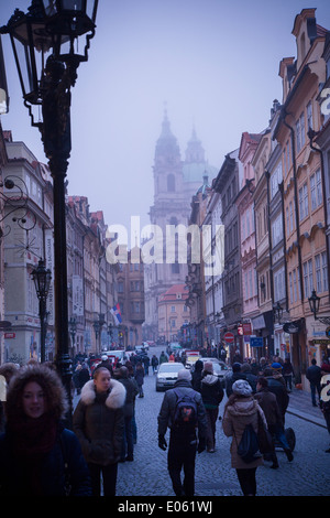 Malá Strana avec St Nicholas church - Prague, République Tchèque Banque D'Images