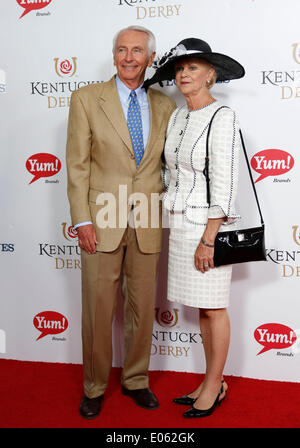 Louisville, Kentucky, USA. 3 mai, 2014. Gov. Steve Beshear et première dame Jane Beshear sur le tapis rouge à la Kentucky Derby à Churchill Downs, le 3 mai 2014 à Louisville, KY. Photo par Amy Wallot : Lexington Herald-Leader Crédit/ZUMAPRESS.com/Alamy Live News Banque D'Images