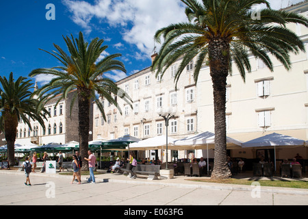 Promenade, Trogir, en Dalmatie, Croatie, Europe Banque D'Images