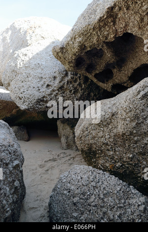 Des formations rocheuses en granit sculpté sur la plage de Oudekraal, Cape Town Banque D'Images