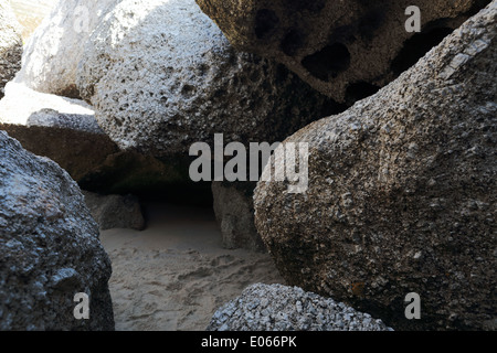 Des formations rocheuses en granit sculpté sur la plage de Oudekraal, Cape Town Banque D'Images