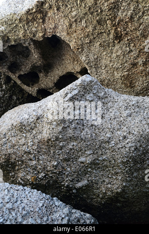 Des formations rocheuses en granit sculpté sur la plage de Oudekraal, Cape Town Banque D'Images