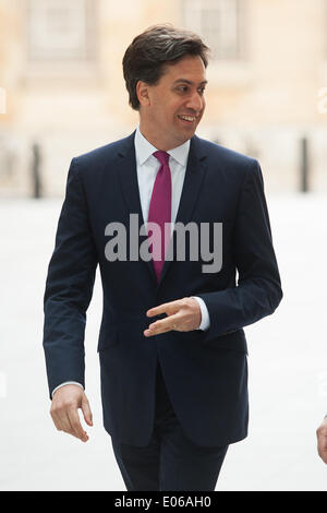 Londres, Royaume-Uni. 04 mai, 2014. Leader du Parti Travailliste Ed Miliband arrive à la BBC Television Centre avant de prendre part à l'Andrew Marr Show, le dimanche 4 mai 2014. Credit : Heloise/Alamy Live News Banque D'Images