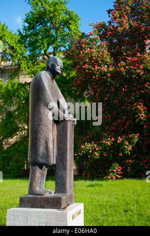 Max Planck statue devant l'Université Humboldt, Berlin, Allemagne Banque D'Images