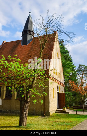 Église du Village Bad Saarow, Brandenburg, Allemagne Banque D'Images