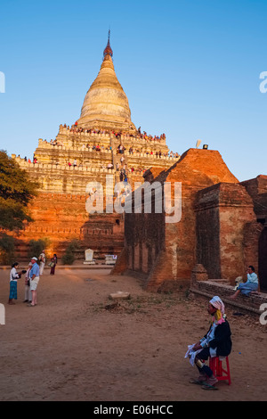 La pagode Shwesandaw, Old Bagan, Myanmar, en Asie Banque D'Images