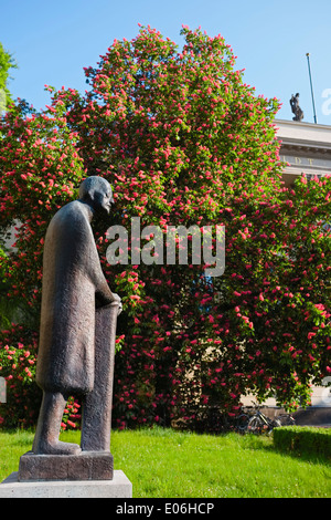 Max Planck statue devant l'Université Humboldt, Berlin, Allemagne Banque D'Images