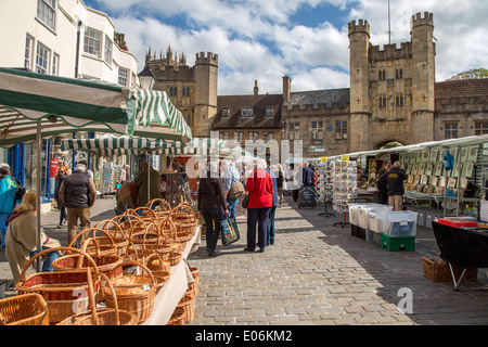 Place du marché et de l'entrée au palais des évêques, Wells, Somerset Banque D'Images