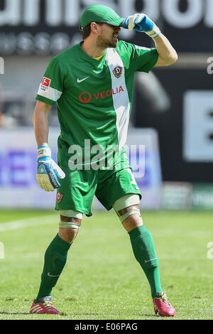 Kaiserslautern, Rheinland-Pfalz, Deutschland. 4 mai, 2014. Le gardien Benjamin Kirsten de Dresde au cours de la 2. Match de Bundesliga entre 1.FC Kaiserslautern et Dynamo Dresde au Fritz-Walter Stadion sur Mai 04, 2014, à Kaiserslautern, Allemagne. (Photo de Ulrich Roth) (Image Crédit : Crédit : Ulrich Roth/NurPhoto ZUMAPRESS.com/Alamy/Live News) Banque D'Images