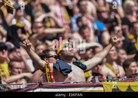 Kaiserslautern, Rheinland-Pfalz, Deutschland. 4 mai, 2014. Au cours de la Dresdner Fans 2. Match de Bundesliga entre 1.FC Kaiserslautern et Dynamo Dresde au Fritz-Walter Stadion sur Mai 04, 2014, à Kaiserslautern, Allemagne. (Photo de Ulrich Roth) (Image Crédit : Crédit : Ulrich Roth/NurPhoto ZUMAPRESS.com/Alamy/Live News) Banque D'Images