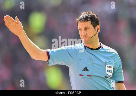 Kaiserslautern, Rheinland-Pfalz, Deutschland. 4 mai, 2014. Au cours de l'arbitre Wolfgang Stark 2. Match de Bundesliga entre 1.FC Kaiserslautern et Dynamo Dresde au Fritz-Walter Stadion sur Mai 04, 2014, à Kaiserslautern, Allemagne. (Photo de Ulrich Roth) (Image Crédit : Crédit : Ulrich Roth/NurPhoto ZUMAPRESS.com/Alamy/Live News) Banque D'Images