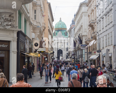 Kohlmarkt menant à la Hofburg à Vienne Autriche centrale, une rue piétonne commerçante bondée Banque D'Images