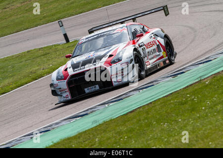 Rockingham Speedway, UK. 04 mai, 2014. Sir Chris Hoy à Rockingham Speedway au Royaume-Uni qui s'emballe dans BritishGT en 2014 dans une Nissan GTR GT3 voiture Crédit : Steven re/Alamy Live News Banque D'Images