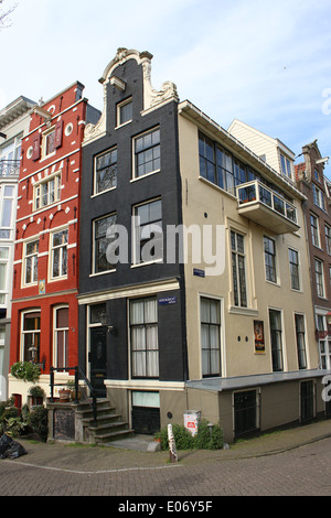 Maisons colorées du canal d'Amsterdam, à l'angle de l'Herengracht et Leliegracht Banque D'Images