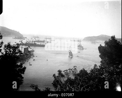 Flotte de la marine après la revue passée par le président de la République, Villefranche-sur-Mer, 26 avril 1909 Banque D'Images