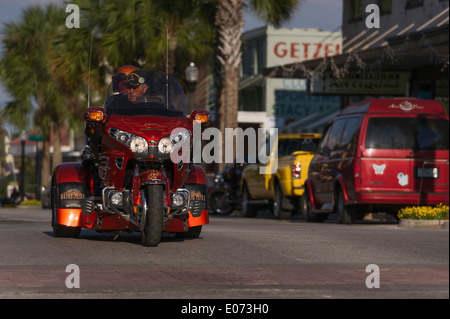 La rue principale de Leesburg, en Floride, au cours de la 2014 Leesburg Bikefest rallye moto annuel Banque D'Images