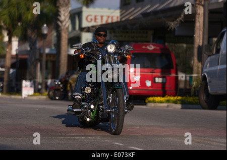 La rue principale de Leesburg, en Floride, au cours de la 2014 Leesburg Bikefest rallye moto annuel Banque D'Images