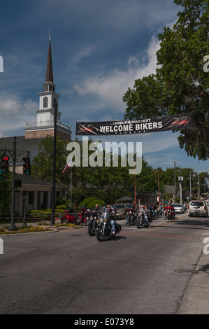 La rue principale de Leesburg, en Floride, au cours de la 2014 Leesburg Bikefest rallye moto annuel Banque D'Images