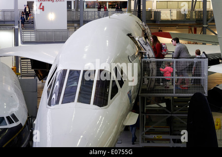 Avion de ligne supersonique Concorde dans l'air de Duxford Museum Banque D'Images