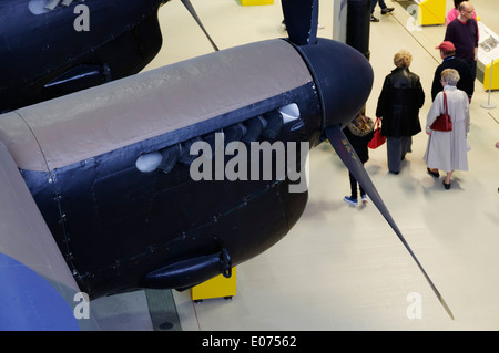 L'Avro Lancaster Bomber dans l'air de Duxford Museum Banque D'Images