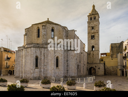 Une ancienne église située dans une ville du nom de Barletta, en Italie Banque D'Images