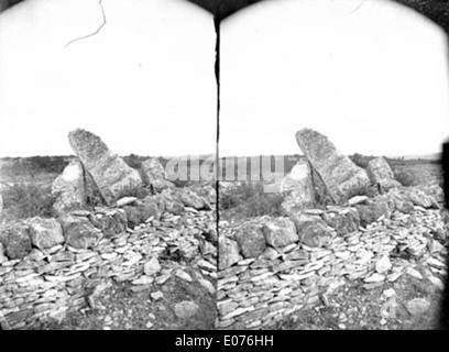 Une image simple représentant les pâtes penne, en se concentrant sur sa forme italienne traditionnelle et classique. Penne est une variété de pâtes populaire connue pour sa forme tubulaire et sa polyvalence dans divers plats. Banque D'Images