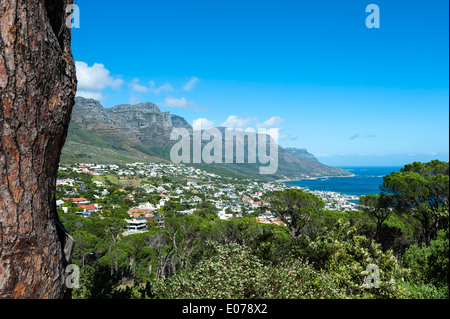 La montagne de la table douze apôtres et Camps Bay, vue de Kloof Road, Cape Town, Afrique du Sud Banque D'Images