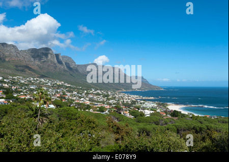 La montagne de la table douze apôtres et Camps Bay, vue de Kloof Road, Cape Town, Afrique du Sud Banque D'Images